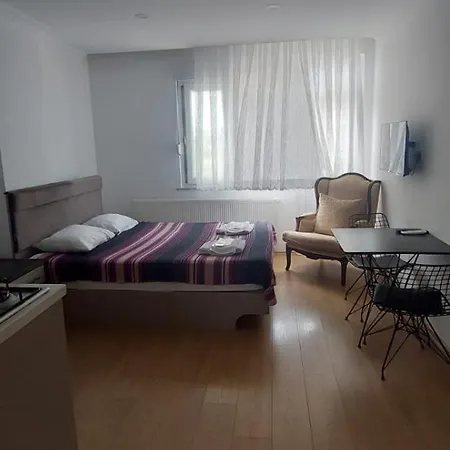 Apartment Koepruebasi Aile