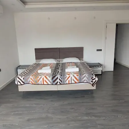 Apartment Koepruebasi Aile *